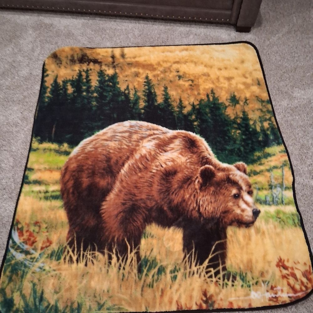 Bear-themed 59" throw blanket, likely made of‎ soft fleece or a polyester blend.